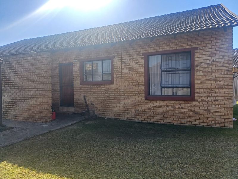 2 Bedroom Townhouse For Sale In Riversdale. - Photo 2