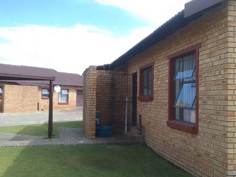 2 Bedroom Townhouse For Sale In Riversdale. - Photo 10