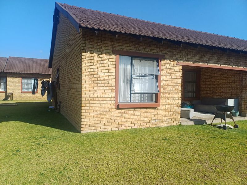 2 Bedroom Townhouse For Sale In Riversdale. - Photo 1