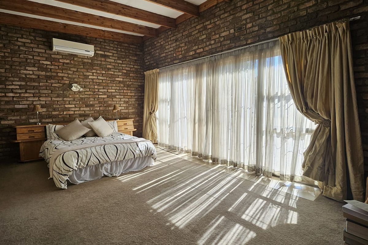 Luxury, Comfort, and Security – All in One Address! - Photo 2