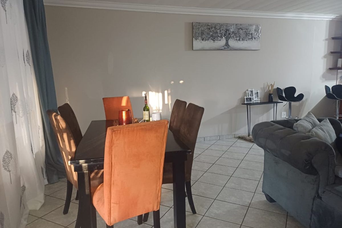 3 Bedroom,2 bathroom  townhouse with a swimming pool for sale in Arcon Park. - Photo 5