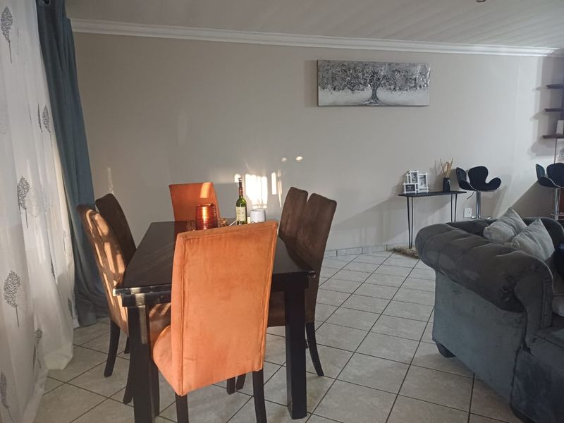3 Bedroom,2 bathroom  townhouse with a swimming pool for sale in Arcon Park. - Photo 5
