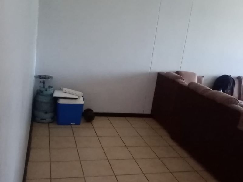 Modern 1-Bedroom Flat for sale – Prime Location Near Vaal Mall - Photo 6