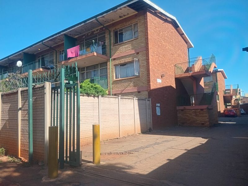 Modern 1-Bedroom Flat for sale – Prime Location Near Vaal Mall - Photo 1