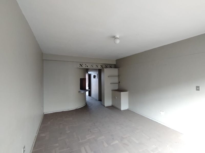 Spacious 2-Bedroom Flat for Quick Sale! Geophyl Place - Photo 1