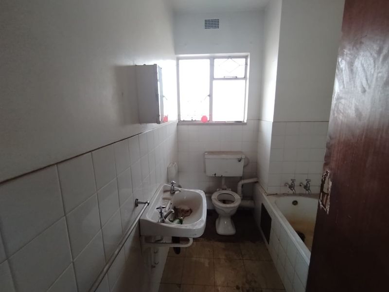 Spacious 2-Bedroom Flat for Quick Sale! Geophyl Place - Photo 7