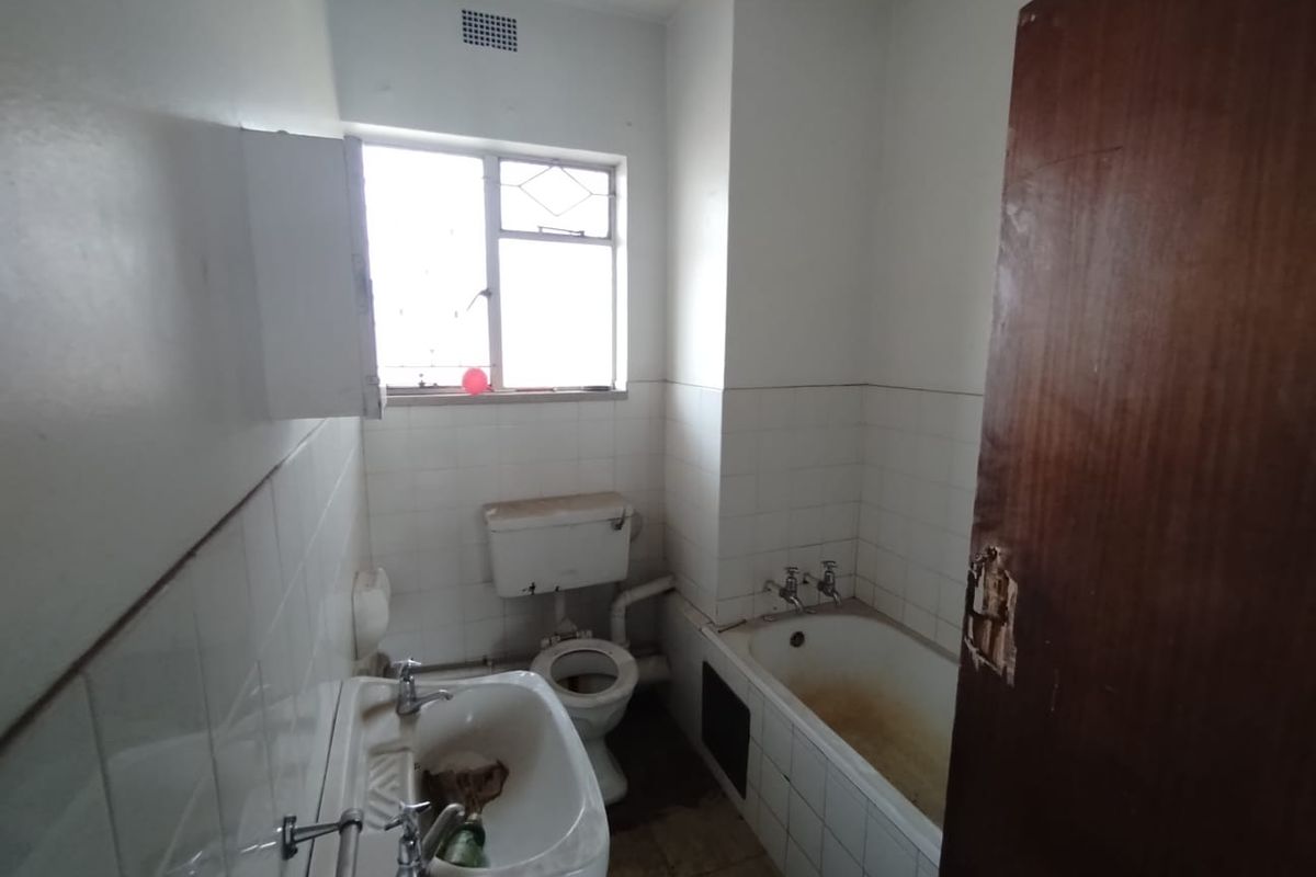 Spacious 2-Bedroom Flat for Quick Sale! Geophyl Place - Photo 5