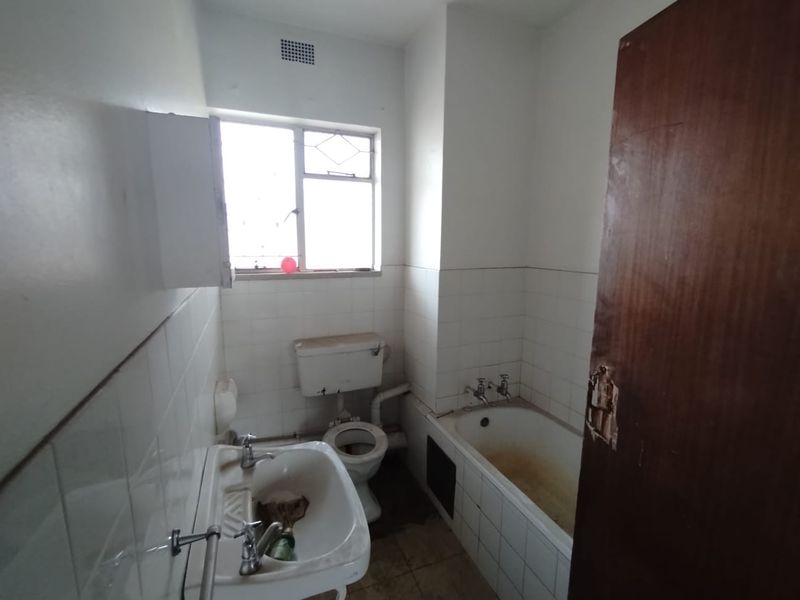Spacious 2-Bedroom Flat for Quick Sale! Geophyl Place - Photo 5