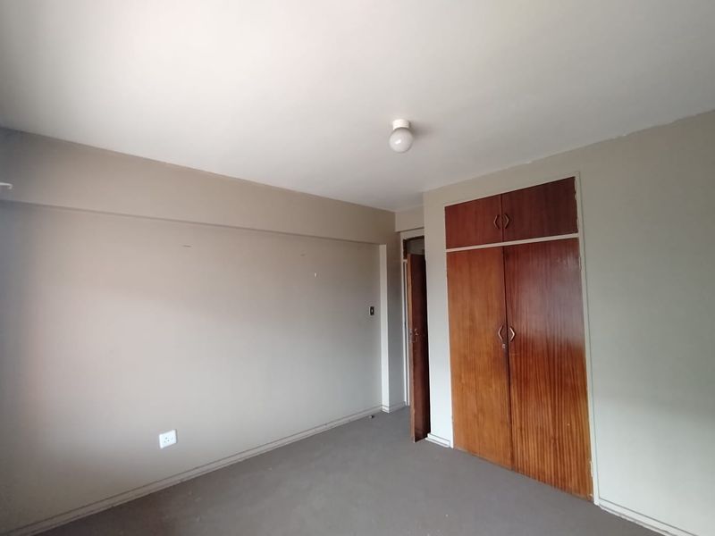Spacious 2-Bedroom Flat for Quick Sale! Geophyl Place - Photo 3