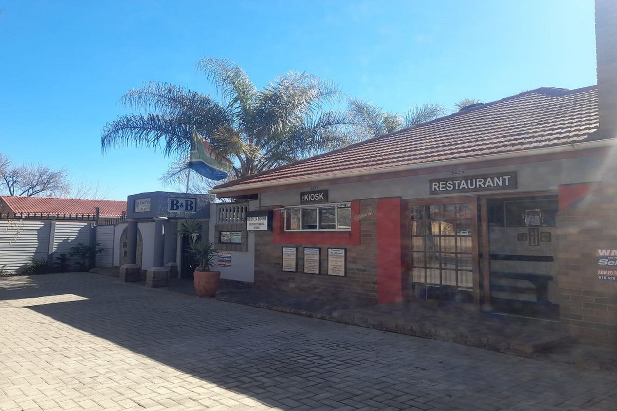 💎—A solid investment as a Commercial B&B and restaurant with serious potential in CBD - Photo 2
