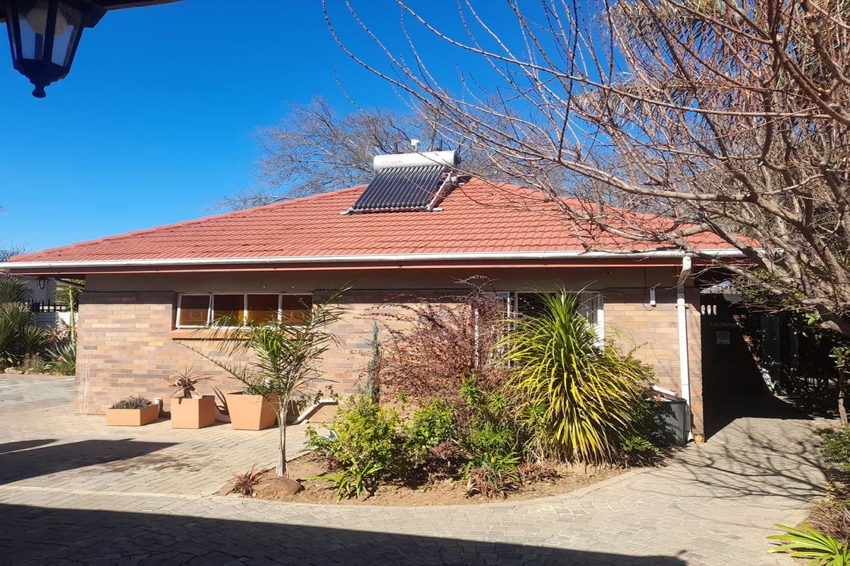 💎—A solid investment as a Commercial B&B and restaurant with serious potential in CBD - Photo 3