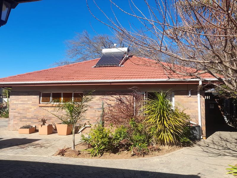 💎—A solid investment as a Commercial B&B and restaurant with serious potential in CBD - Photo 3