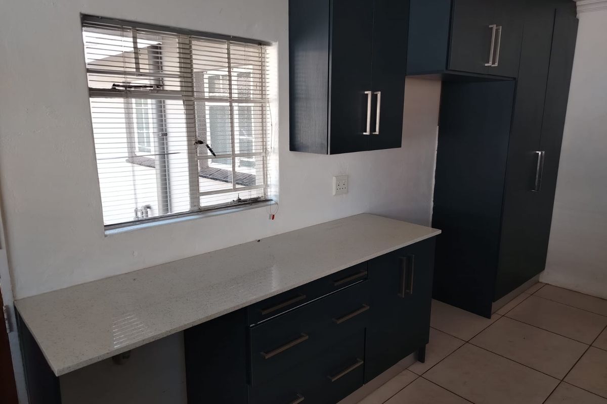 Newly Renovated Gem – Modern Comfort Meets Classic Charm in Vaalpark - Photo 3