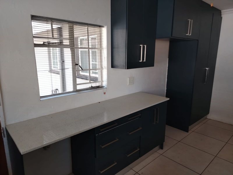 Newly Renovated Gem – Modern Comfort Meets Classic Charm in Vaalpark - Photo 3
