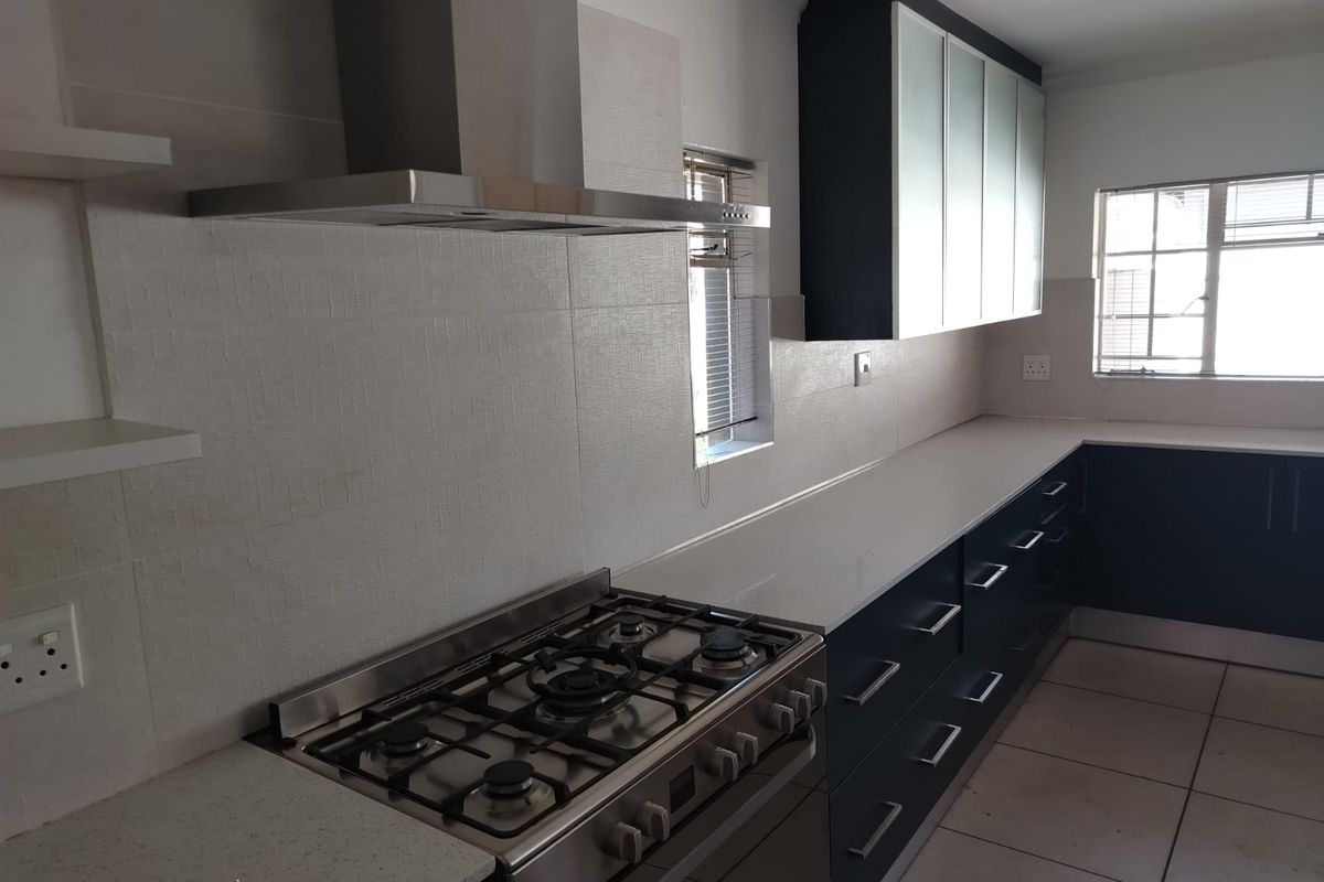 Newly Renovated Gem – Modern Comfort Meets Classic Charm in Vaalpark - Photo 5