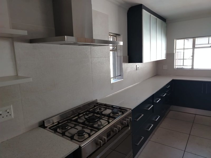 Newly Renovated Gem – Modern Comfort Meets Classic Charm in Vaalpark - Photo 5