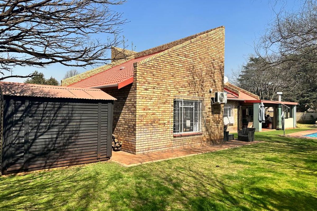 Spacious 3-Bedroom Family Home with Heated Pool, Modern Finishes & Exceptional Extras - Photo 5