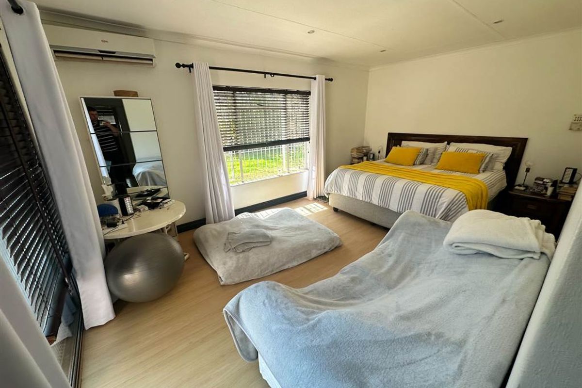Spacious 3-Bedroom Family Home with Heated Pool, Modern Finishes & Exceptional Extras - Photo 3