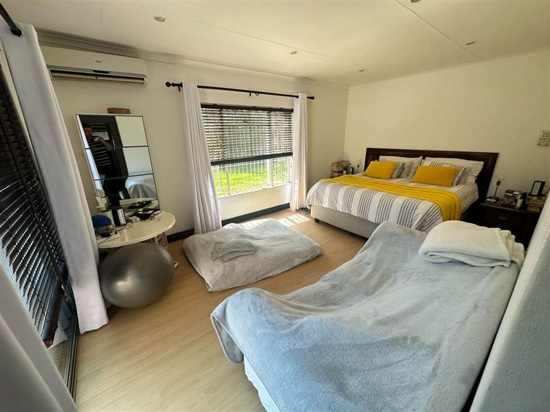 Spacious 3-Bedroom Family Home with Heated Pool, Modern Finishes & Exceptional Extras - Photo 3
