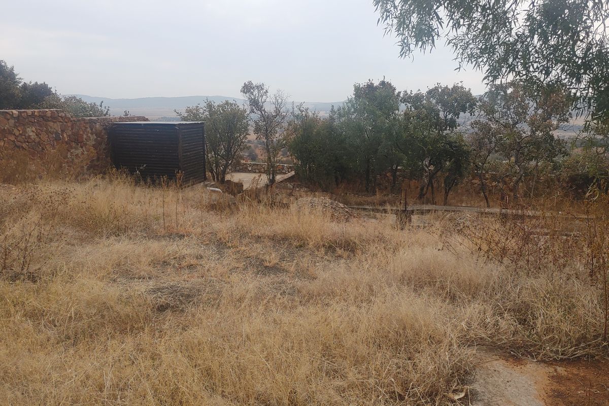 Spectacular 900m2 Vacant Land with Approved Building Plans & Panoramic Views – Vaaloewer - Photo 4