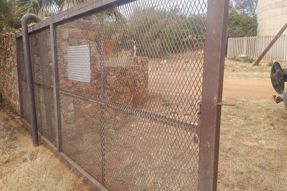 Spectacular 900m2 Vacant Land with Approved Building Plans & Panoramic Views – Vaaloewer - Photo 3