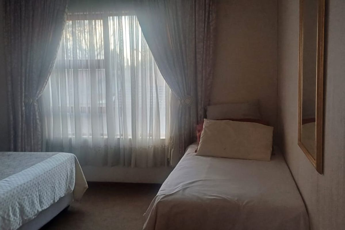 Townhouse for sale - Photo 2