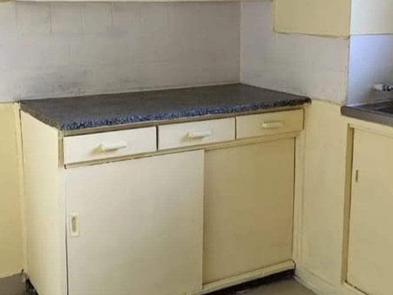 Off-the-Grid Investment Opportunity – Entire Block of Flats in CBD, Vereeniging - Photo 1