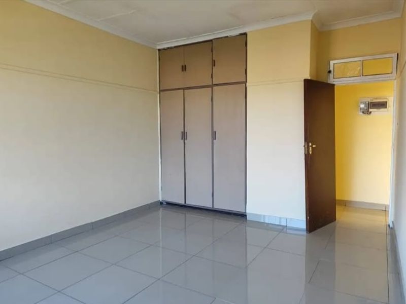 Off-the-Grid Investment Opportunity – Entire Block of Flats in CBD, Vereeniging - Photo 3