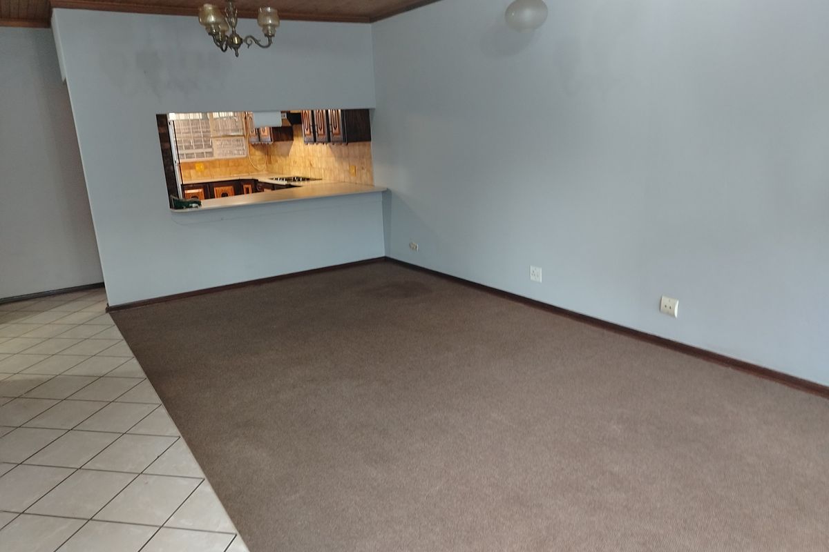 Secure and Spacious Townhouse – Ideal for Comfortable Living Flora Gardens - Photo 5