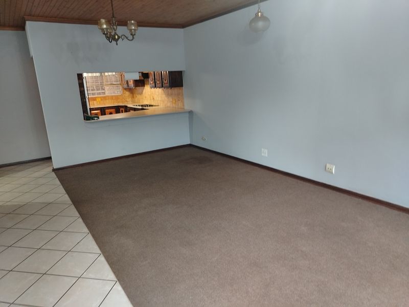 Secure and Spacious Townhouse – Ideal for Comfortable Living Flora Gardens - Photo 5
