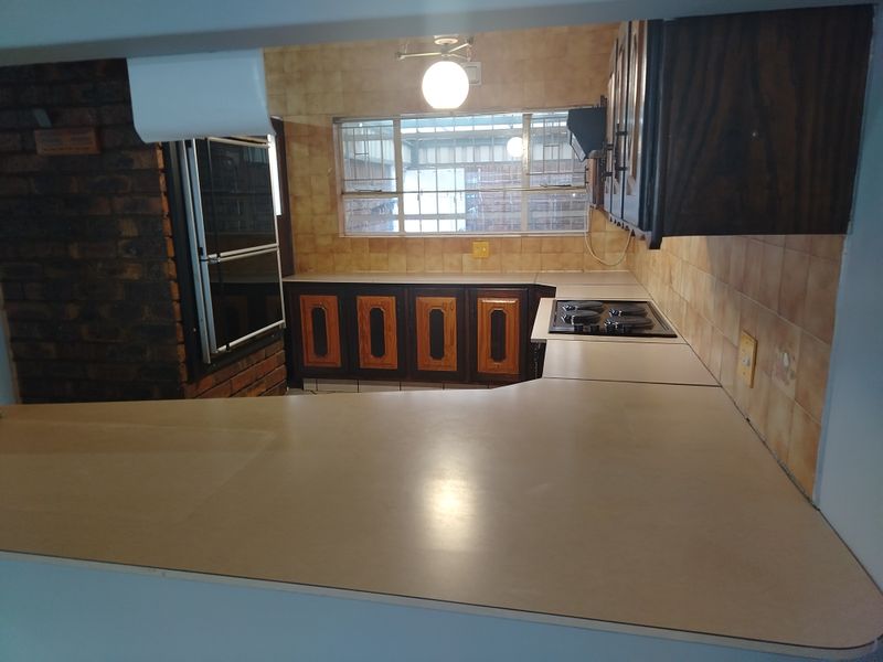 Secure and Spacious Townhouse – Ideal for Comfortable Living Flora Gardens - Photo 4