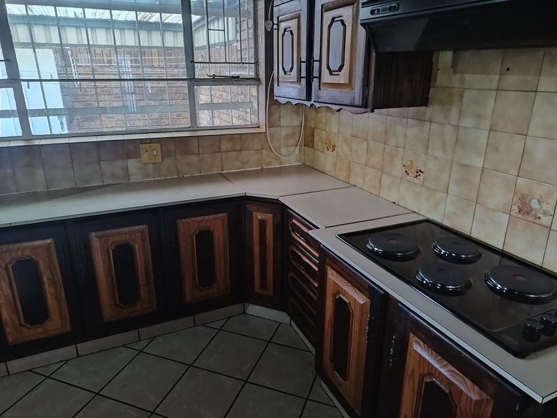Secure and Spacious Townhouse – Ideal for Comfortable Living Flora Gardens - Photo 8