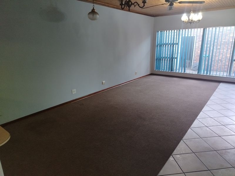 Secure and Spacious Townhouse – Ideal for Comfortable Living Flora Gardens - Photo 6