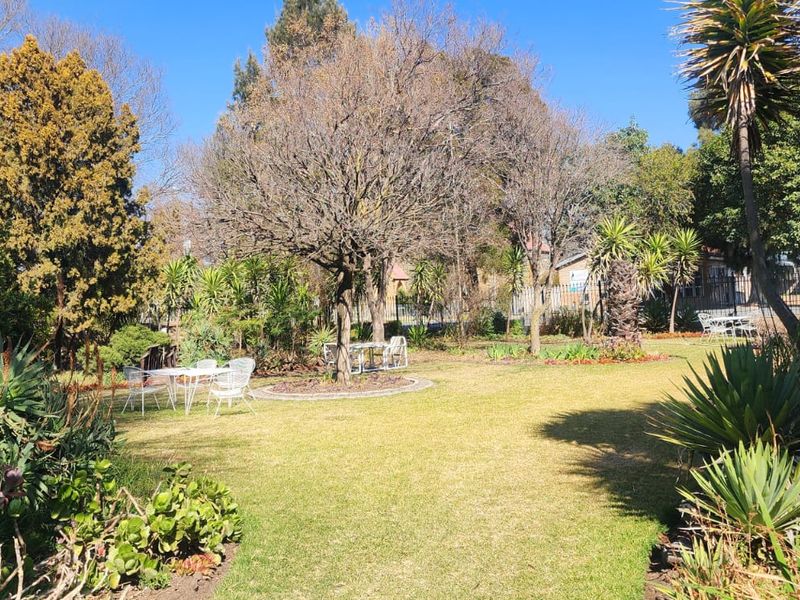 Charming and Spacious Guesthouse for Sale – Ideal for Business or Large Family Living - Photo 2