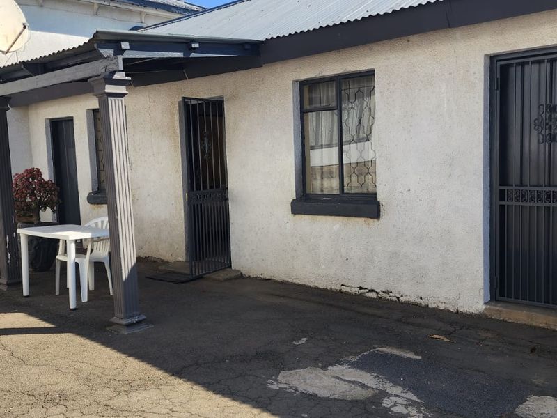 Charming and Spacious Guesthouse for Sale – Ideal for Business or Large Family Living - Photo 10
