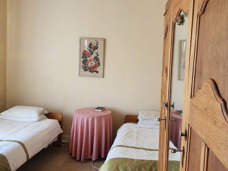 Charming and Spacious Guesthouse for Sale – Ideal for Business or Large Family Living - Photo 9