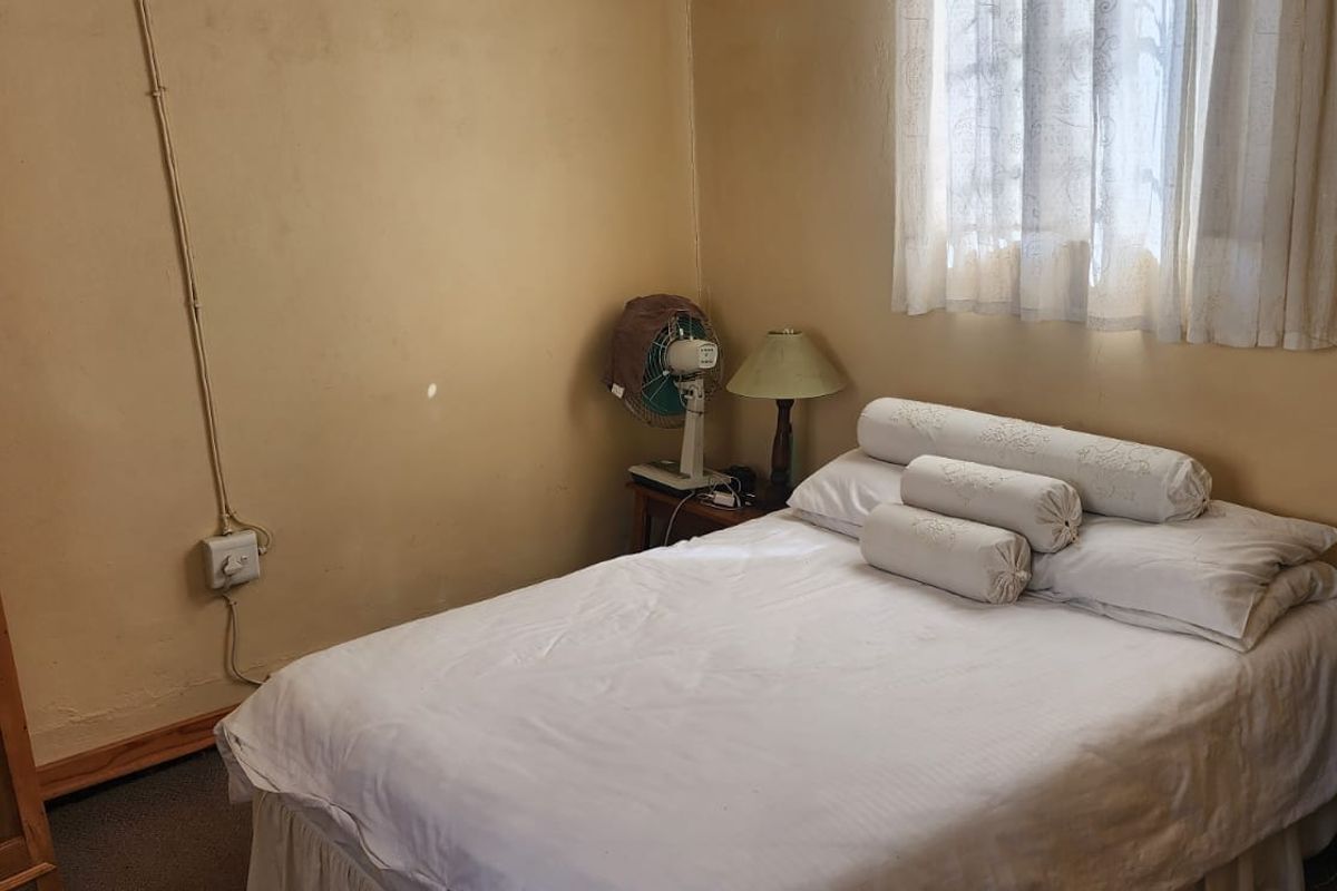Charming and Spacious Guesthouse for Sale – Ideal for Business or Large Family Living - Photo 3