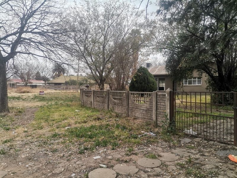 Great business opportunity. Rezoned for a used car dealership! - Photo 6