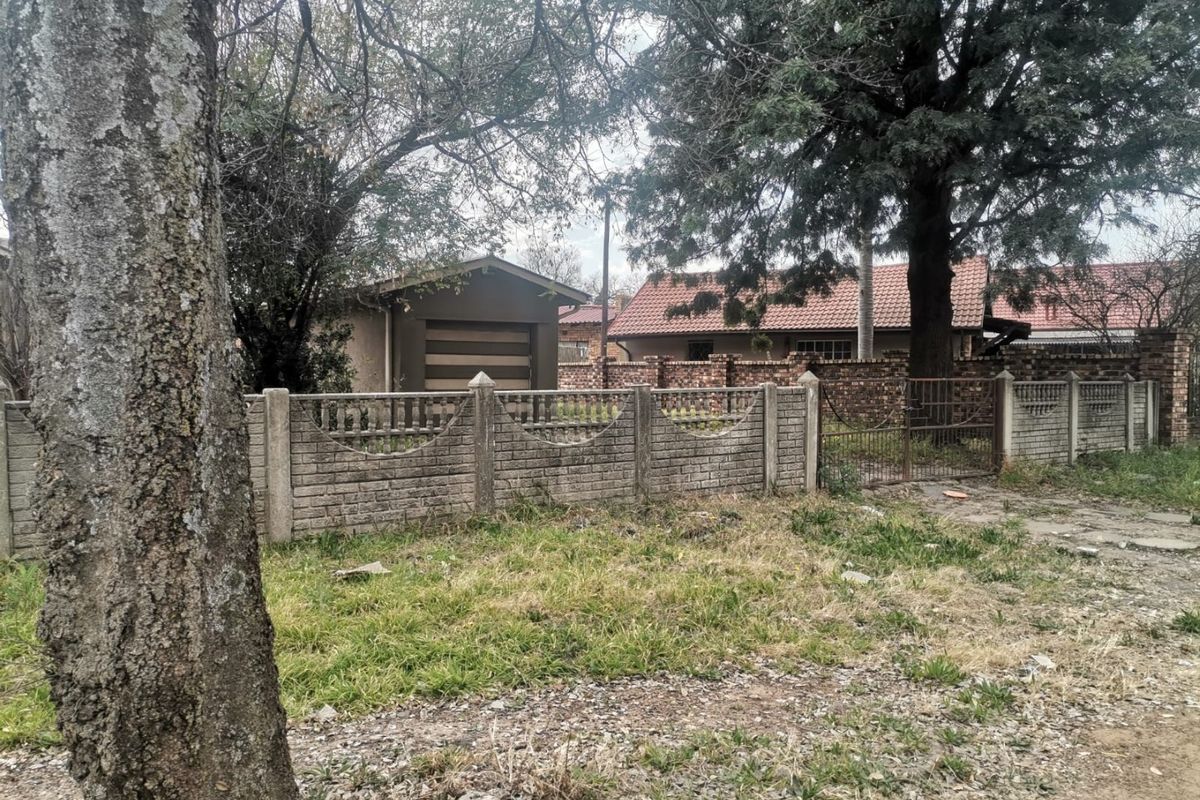 Great business opportunity. Rezoned for a used car dealership! - Photo 2