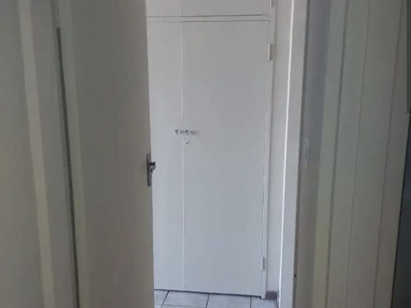 Modern 1-Bedroom Flat for Sale in Vereeniging  Ideal Investment or Starter Home - Photo 3