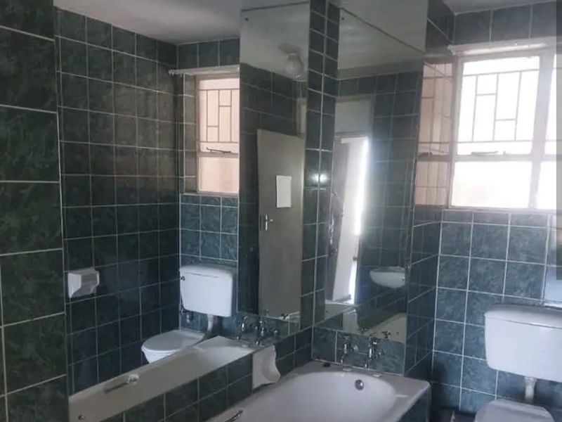 Modern 1-Bedroom Flat for Sale in Vereeniging  Ideal Investment or Starter Home - Photo 6