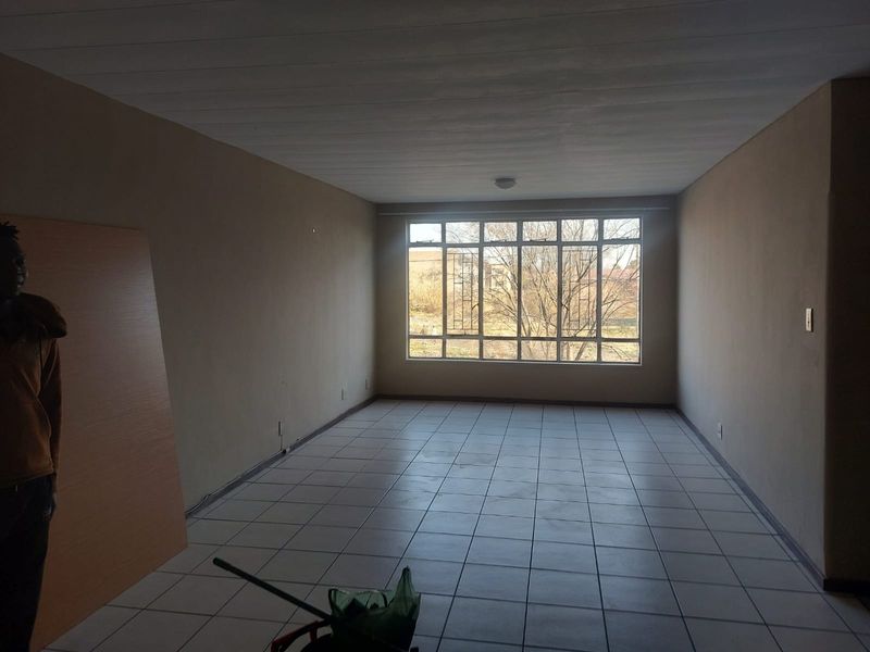 Modern 1-Bedroom Flat for Sale in Vereeniging  Ideal Investment or Starter Home - Photo 1