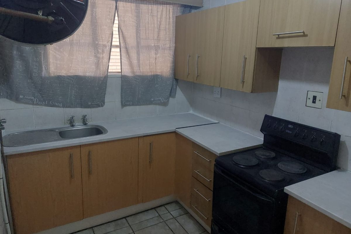 Modern 1-Bedroom Flat for Sale in Vereeniging  Ideal Investment or Starter Home - Photo 5