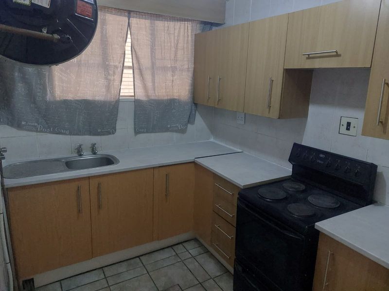 Modern 1-Bedroom Flat for Sale in Vereeniging  Ideal Investment or Starter Home - Photo 5