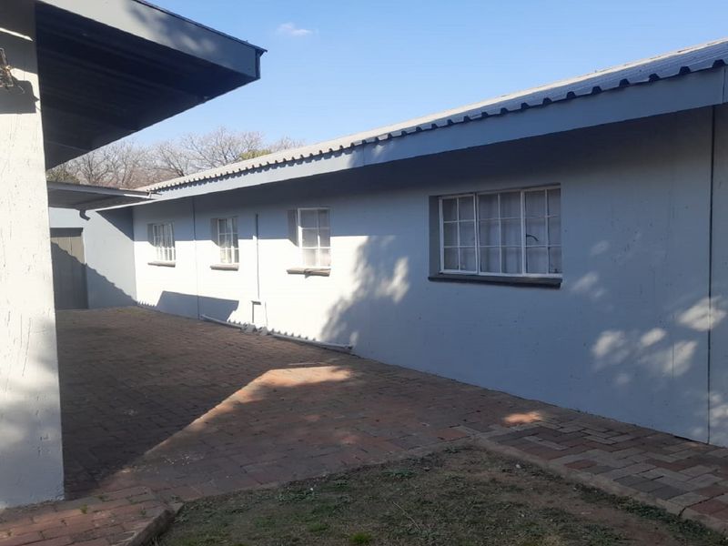 🏡 Exceptional Investment Opportunity – Spacious 1185 sqm 4 Bedroom & 2 one-bedroom apartments - Photo 3