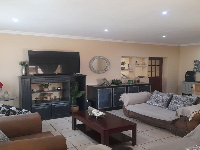 🏡 Exceptional Investment Opportunity – Spacious 1185 sqm 4 Bedroom & 2 one-bedroom apartments - Photo 9