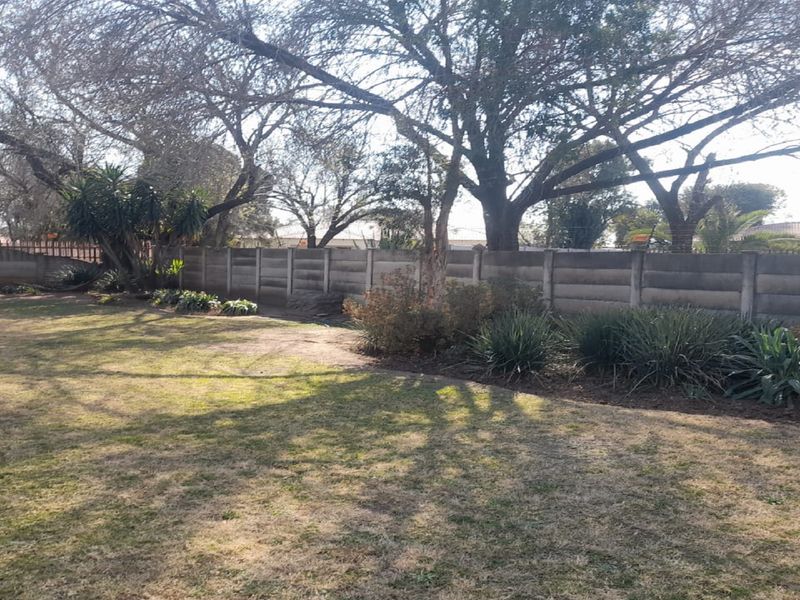 🏡 Exceptional Investment Opportunity – Spacious 1185 sqm 4 Bedroom & 2 one-bedroom apartments - Photo 1
