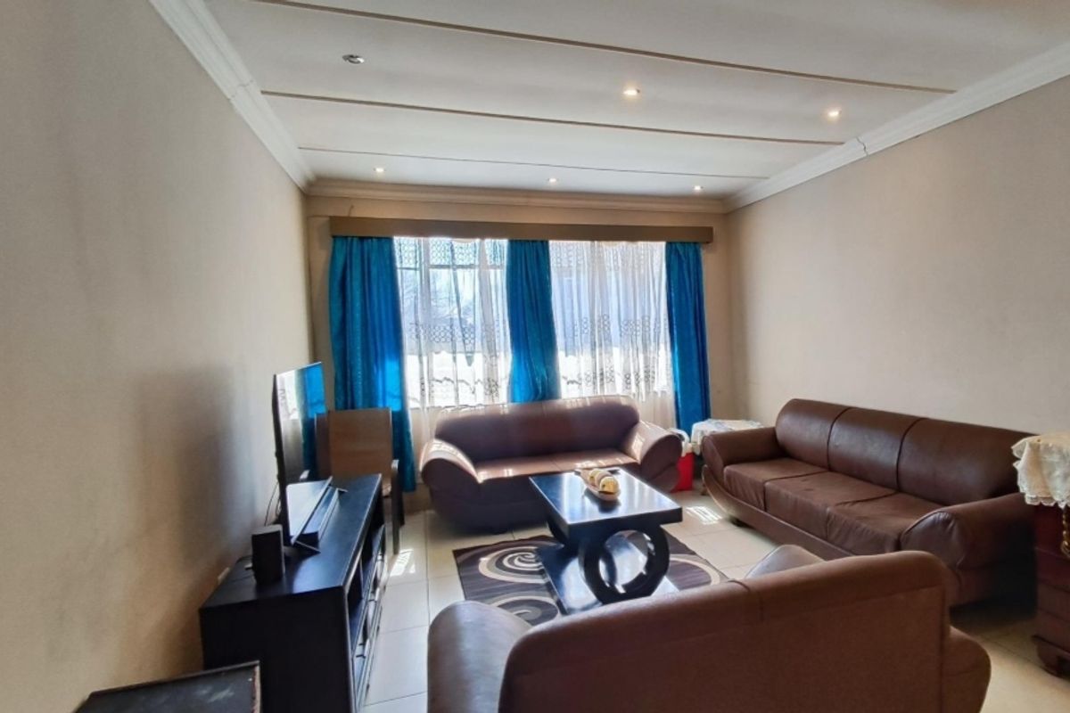 lovely 2 bedroom Antonhof Vereeniging - Photo 3