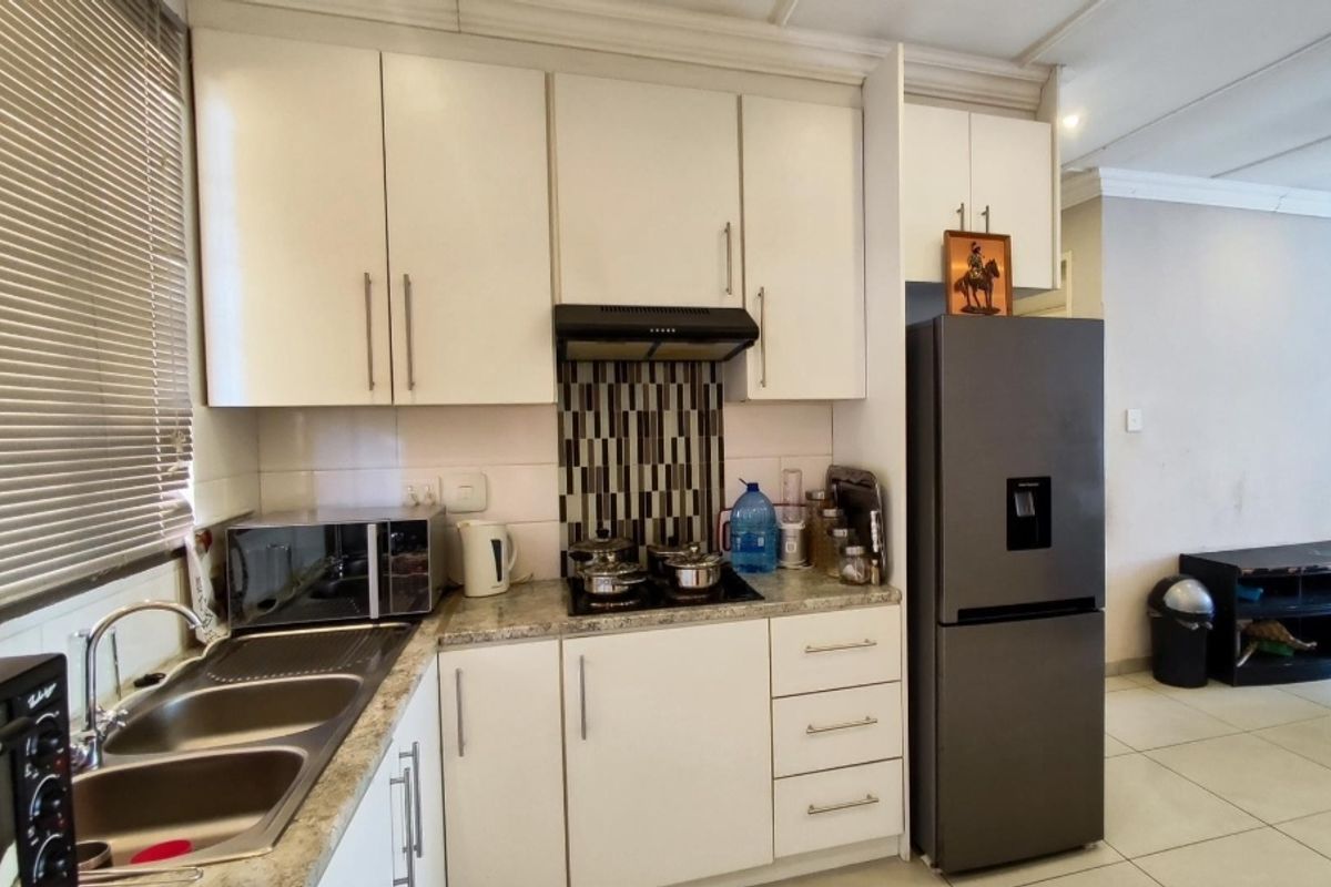 lovely 2 bedroom Antonhof Vereeniging - Photo 4