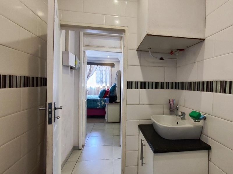 lovely 2 bedroom Antonhof Vereeniging - Photo 9